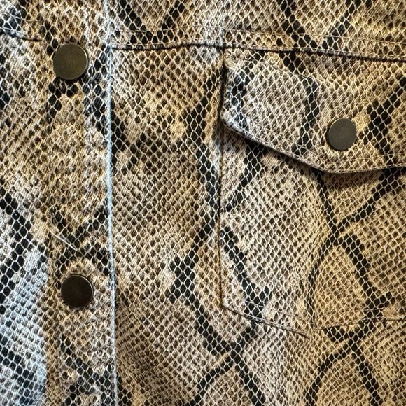 She + Sky Snakeskin Print Raw Hem Jacket Raw Hem Sz L - Picture 3 of 11